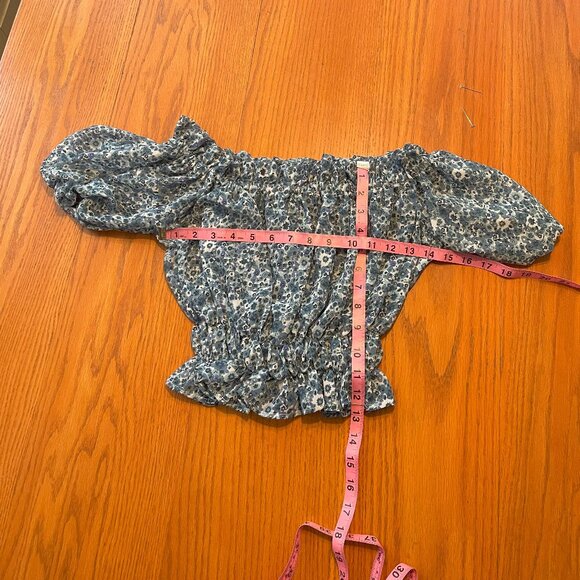 Cropped-Top: Blue-Flowered Pattern - Picture 4 of 4